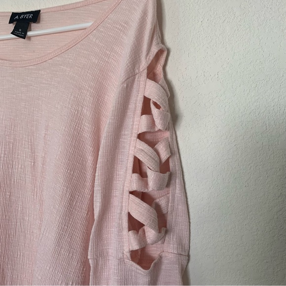 A. Byer Women's Soft Pink Top with Sleeve Cutouts Size Small - Picture 3 of 10